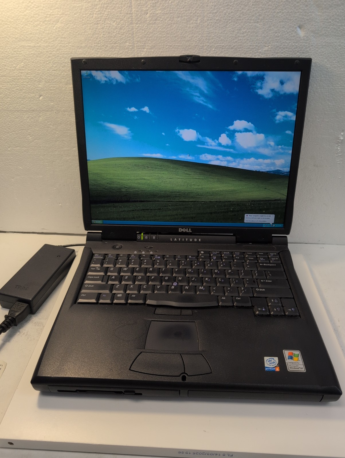 🔥NICE Dell Latitude C840 15″ Laptop Pentium4 2.0GHz /1GB RAM /30GB HDD/WinXP –