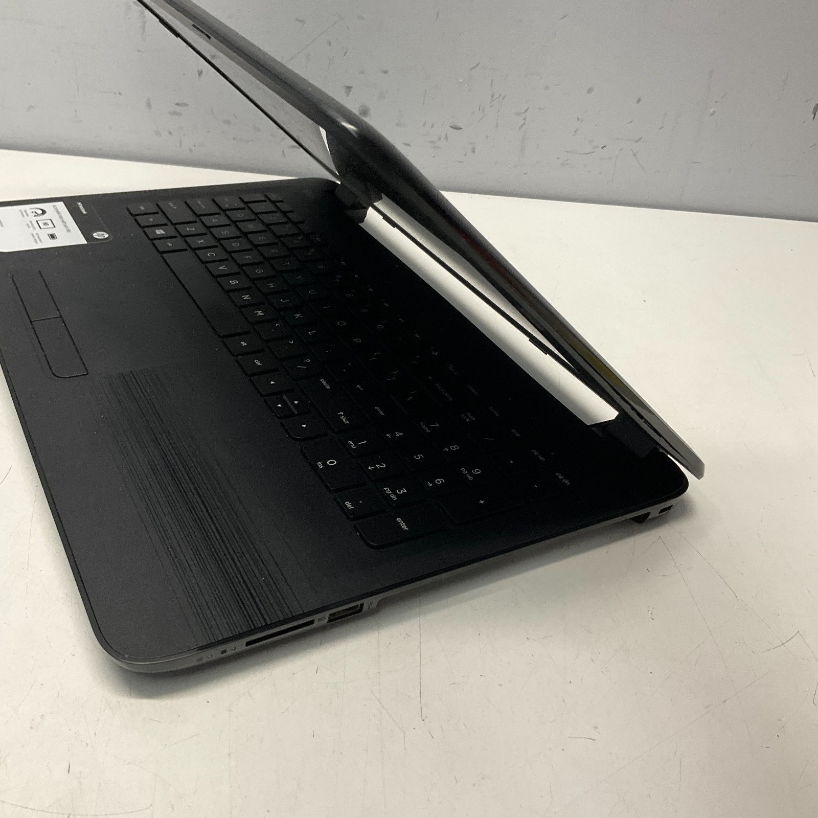 HP Notebook 15-ba009dx Laptop AMD A6-7310 2GHz 4GB RAM 120GB SSD Win 10 NO BATT