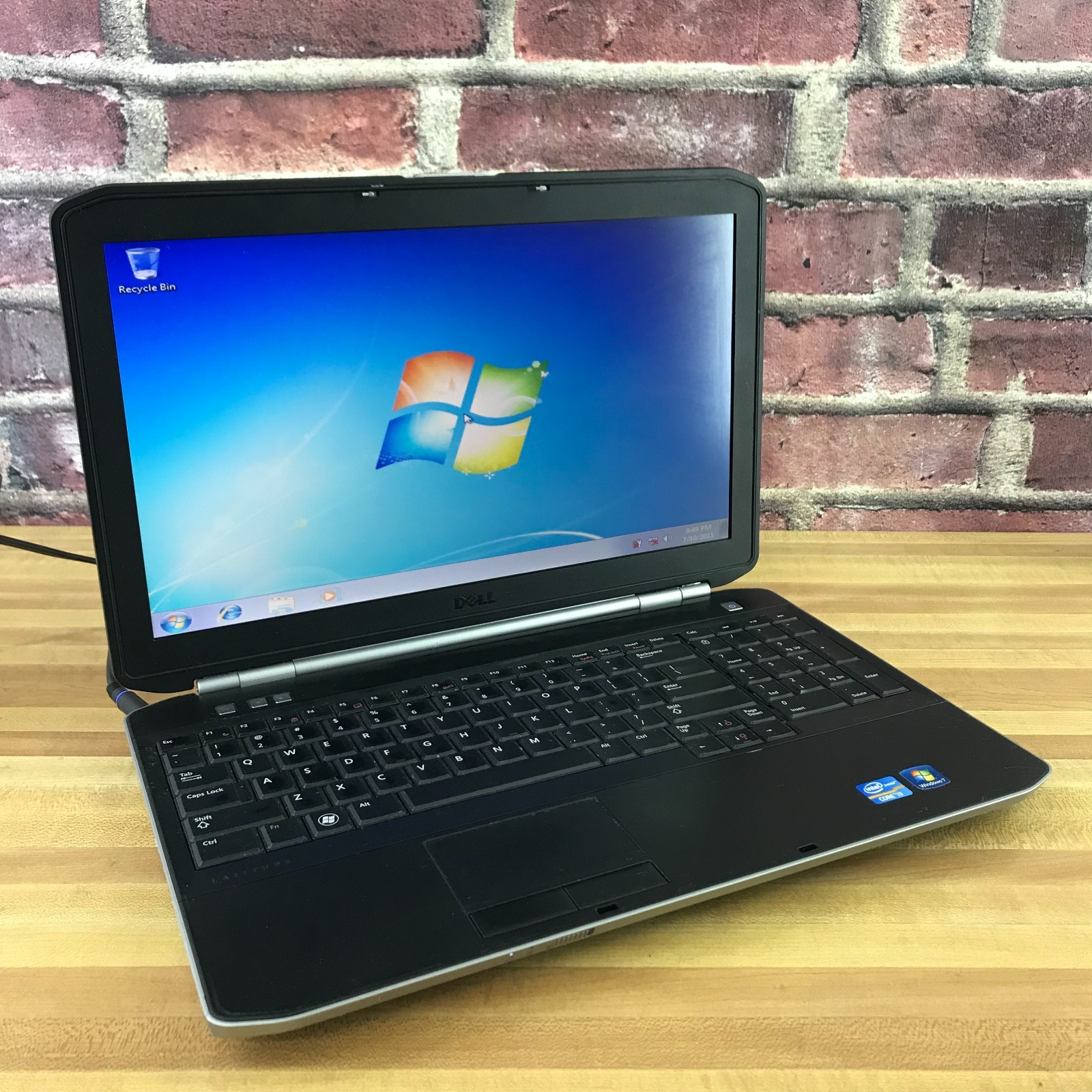 Dell Latitude 15.6″ Retro Gaming Laptop i3-2310M 2.10GHz 2GB RAM (Windows 7 Pro)