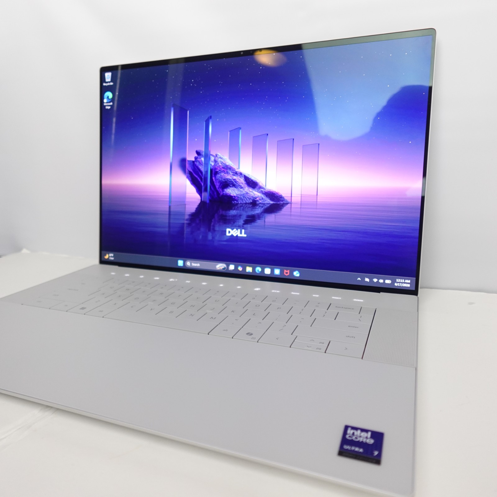Dell 16 (XPS 16) Premium, 4K OLED Touch, Ultra 7 255H 32GB 1TB RTX 5050