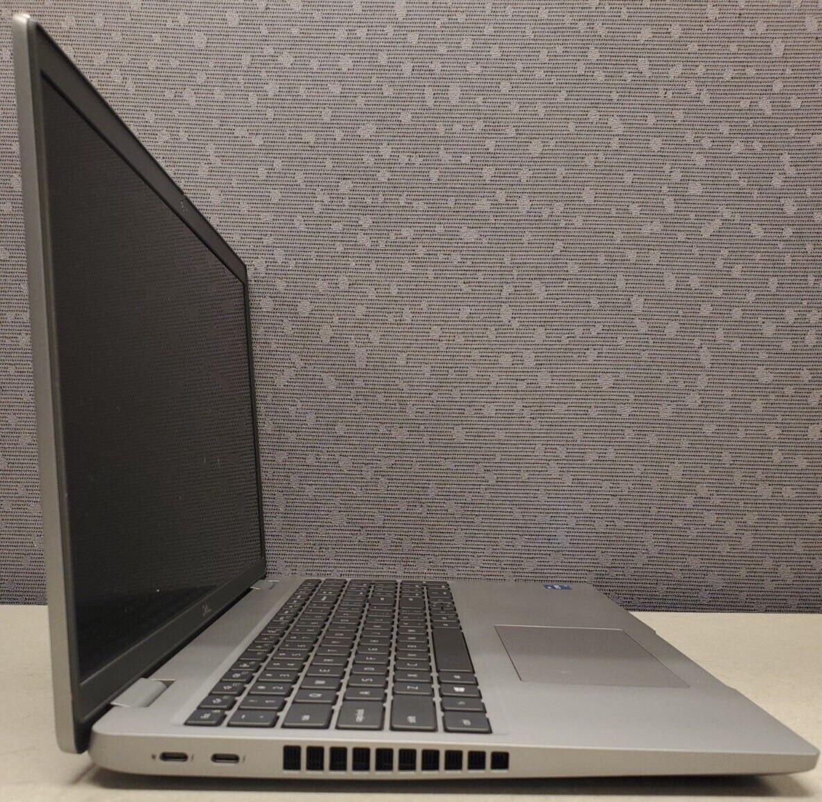 DELL Latitude 5520 w/power adapter