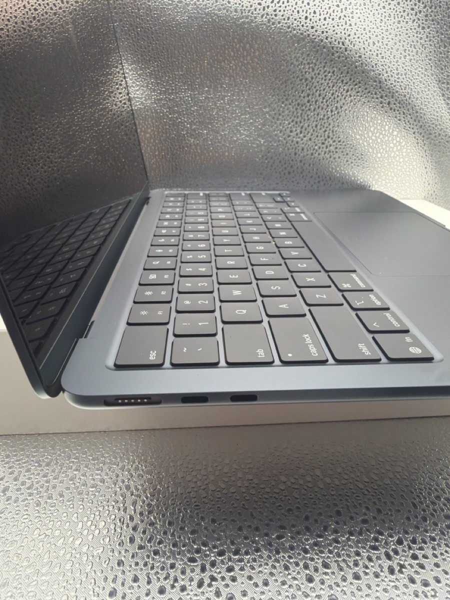 APPLE 13″ MACBOOK AIR M4 CHIP, 10-CORE CPU / 8-CORE GPU16GB /256GB (TDW045583)