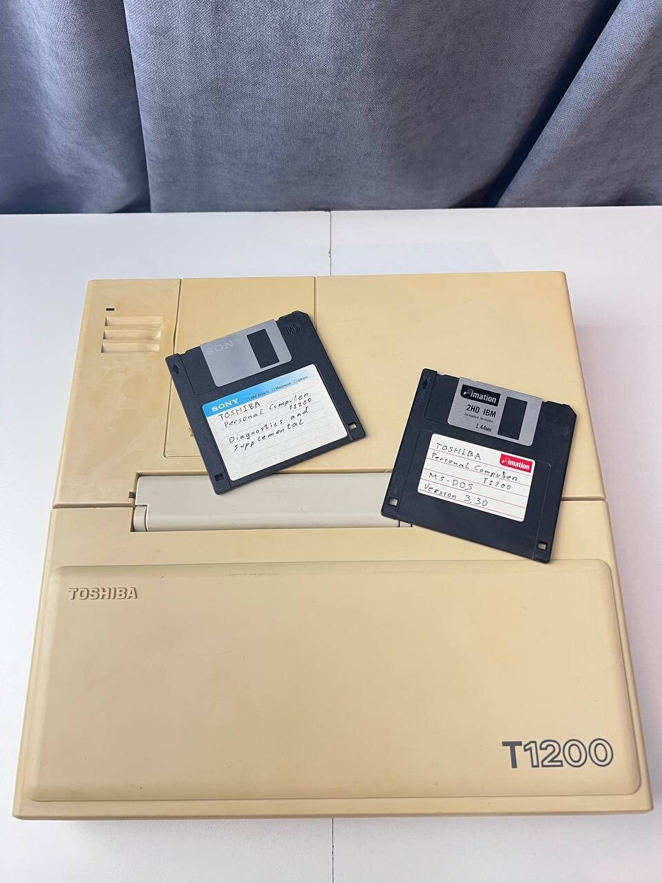 Toshiba T1200 Vintage Laptop In working condition (TESTED)