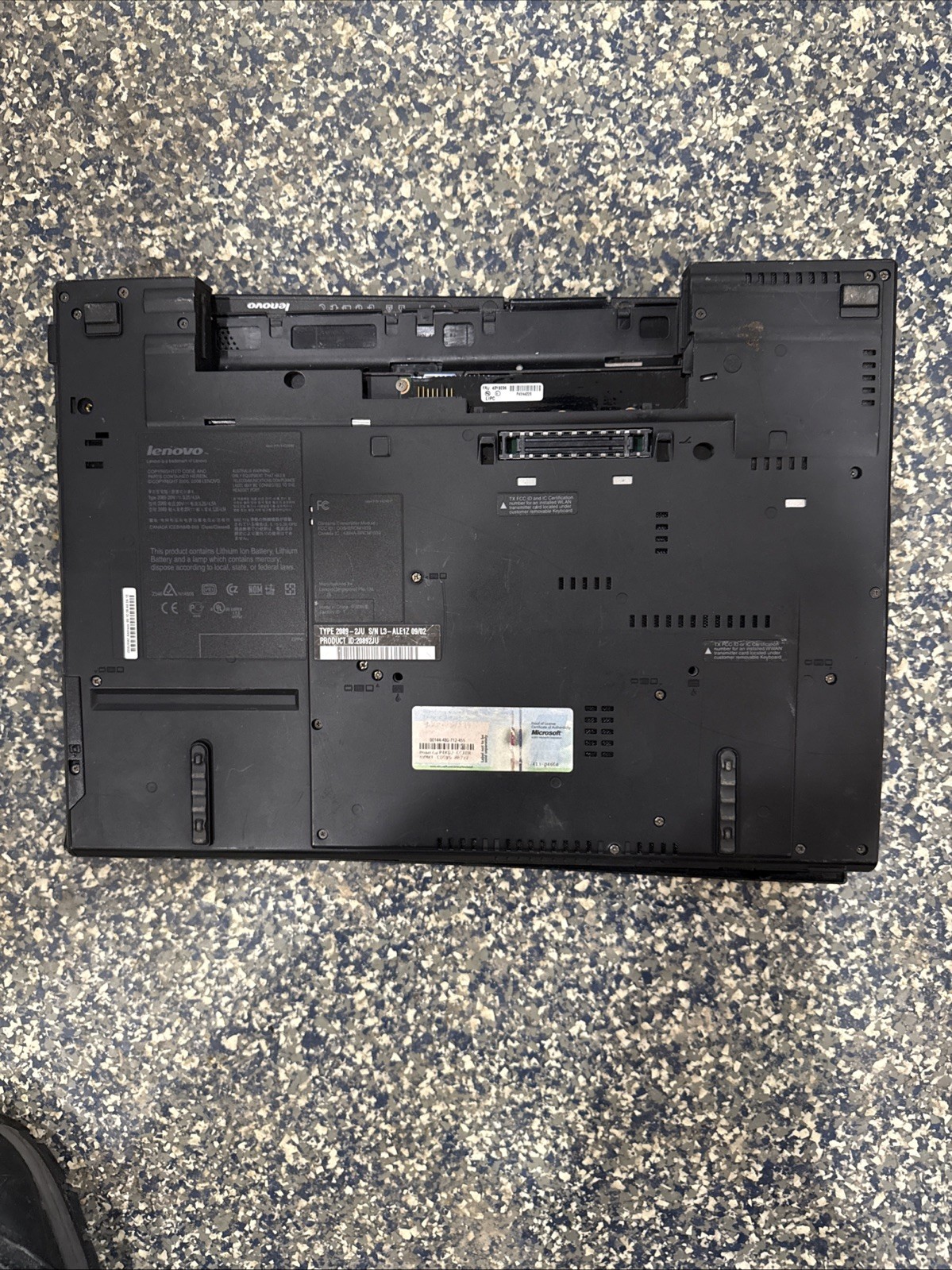 PARTS ONLY Lenovo ThinkPad T500 Intel Centrino 2 UNTESTED FOR PARTS OR REPAIR