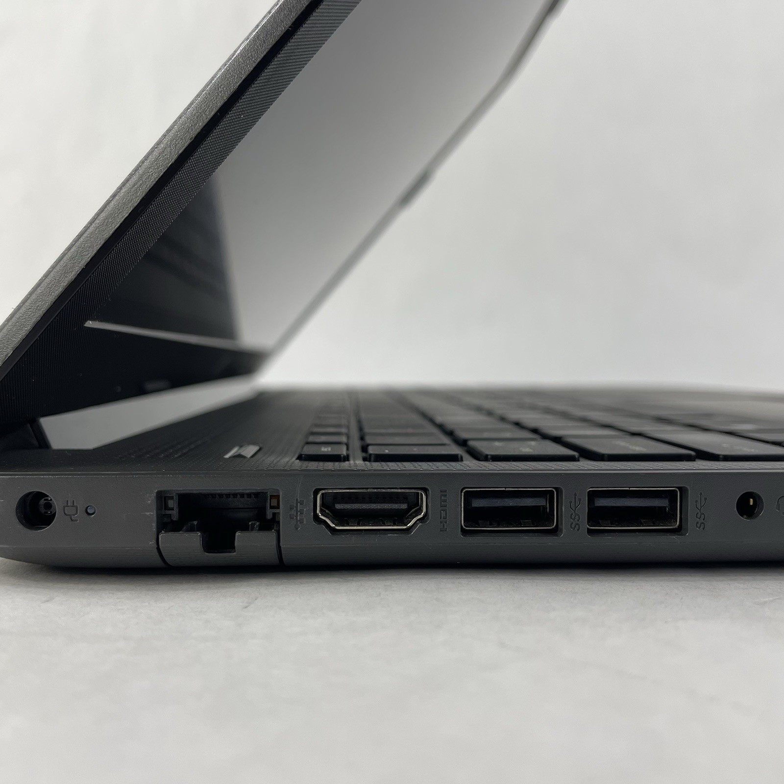 HP 255 G7 15.6″ Ryzen 3 2200U 2.50 GHz 8 GB RAM No SSD/OS/AC – Scratched