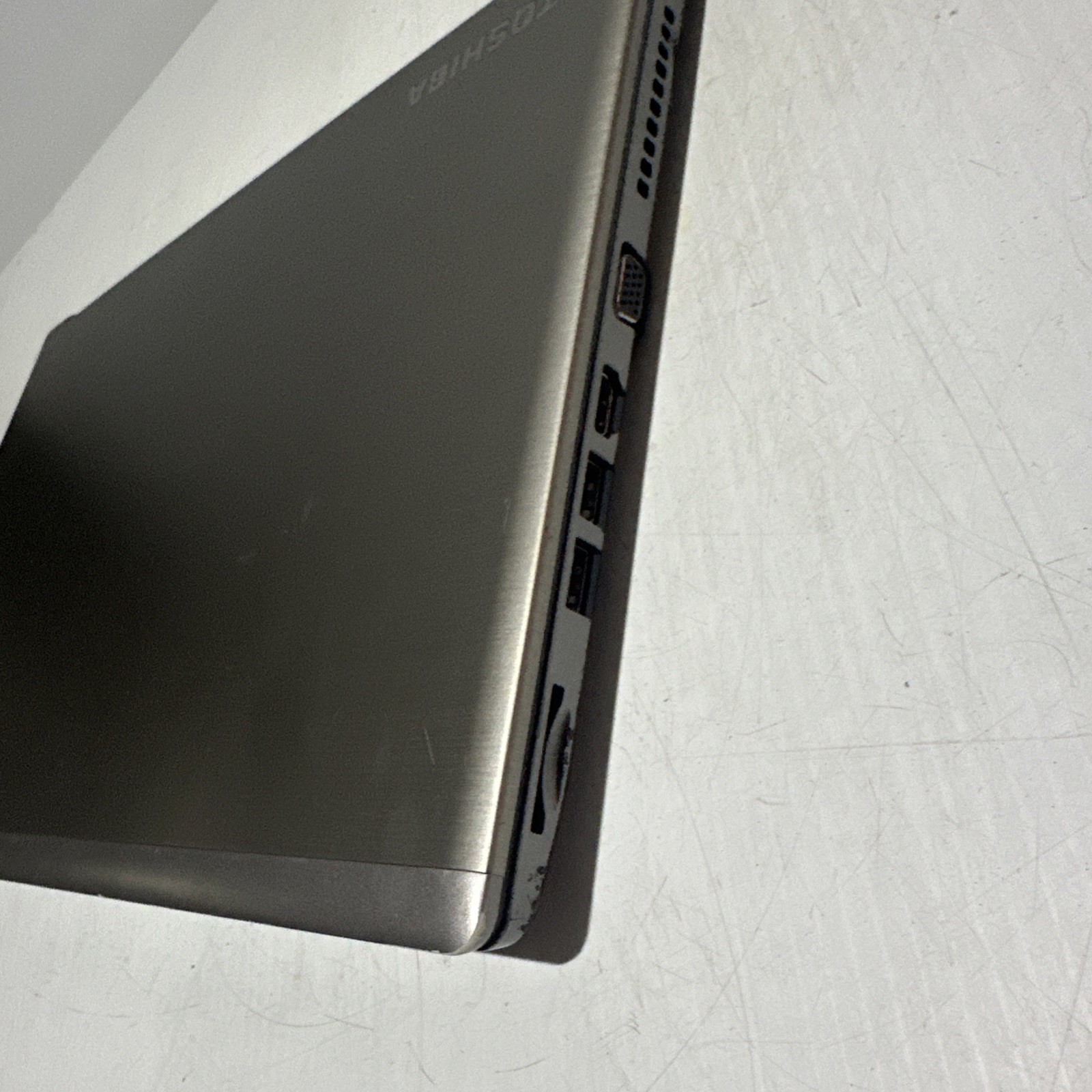 Toshiba Tecra Z50-C 15″ Laptop i7-6600u 4gb Ram No Drives Boots Bios