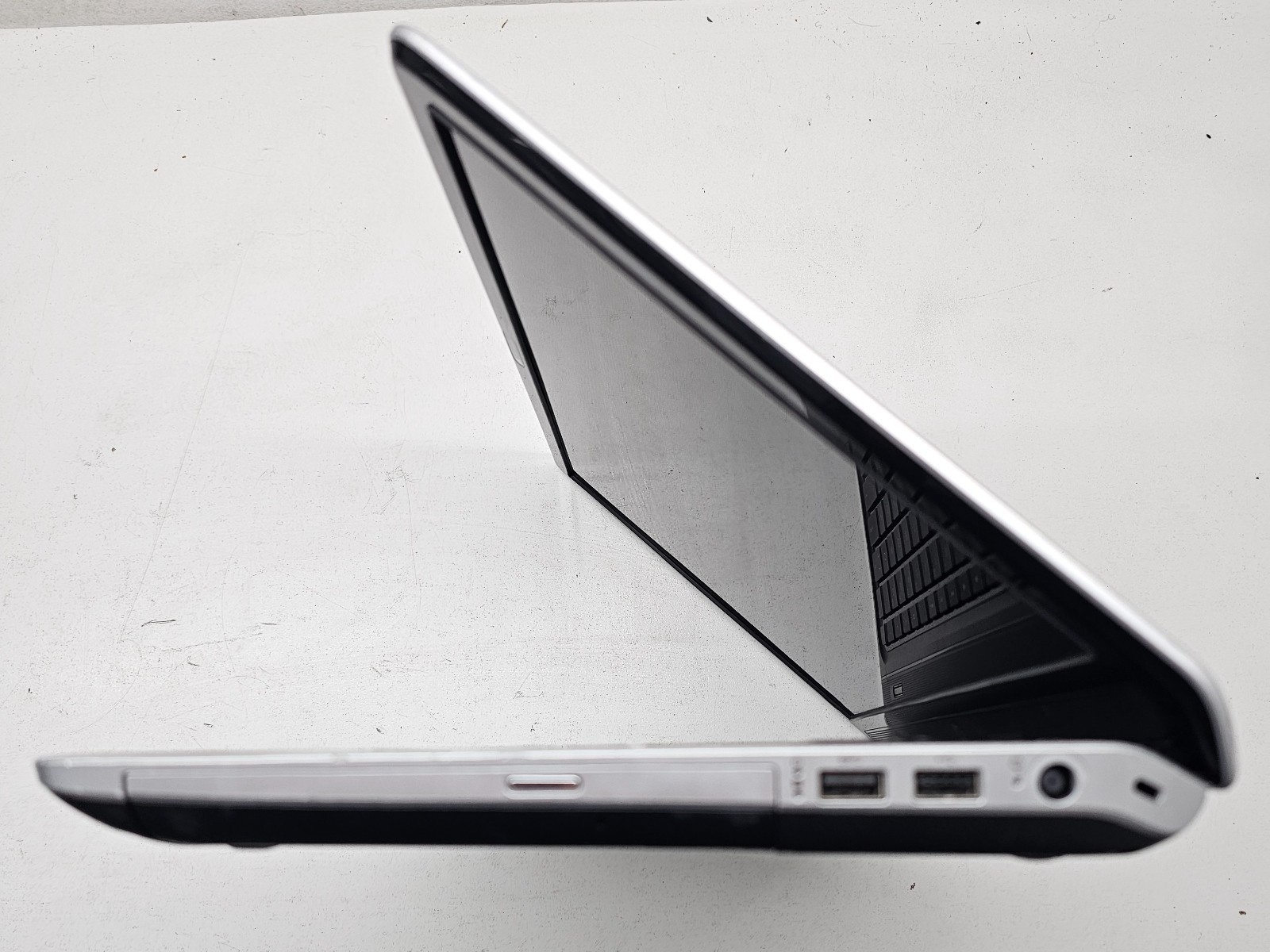HP Envy dv6-732cl 15.6″ Laptop AMD Vision A8 No RAM/HD/OS/BATT/POWER (FL)