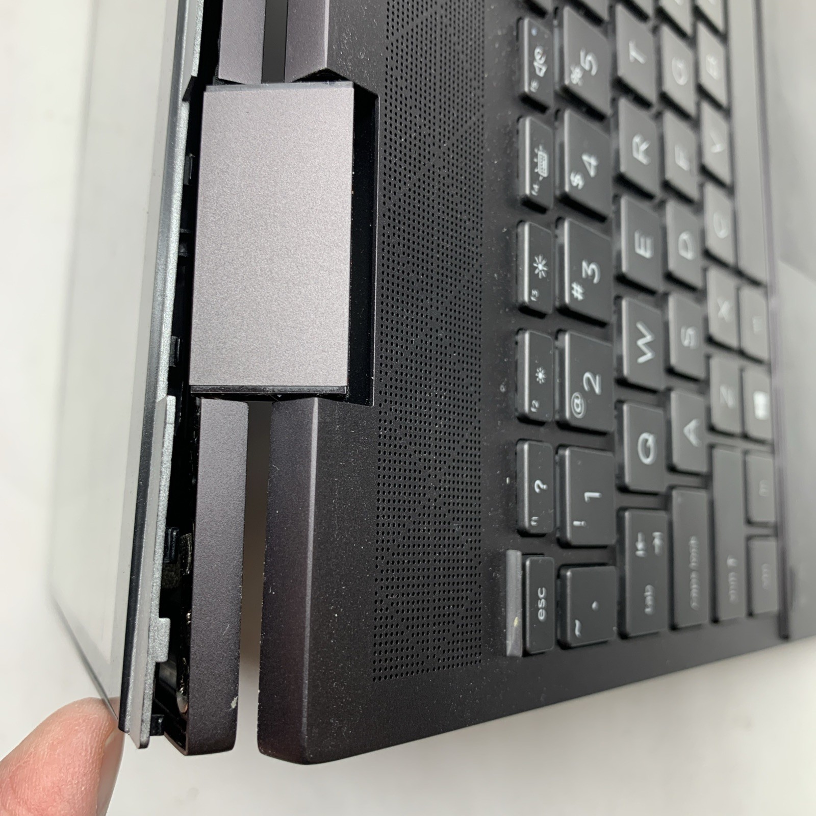 HP ENVY x360 15 FHD 15.6″ (512GB SSD, AMD Ryzen 7 5700U, 1.80 GHz, 12GB