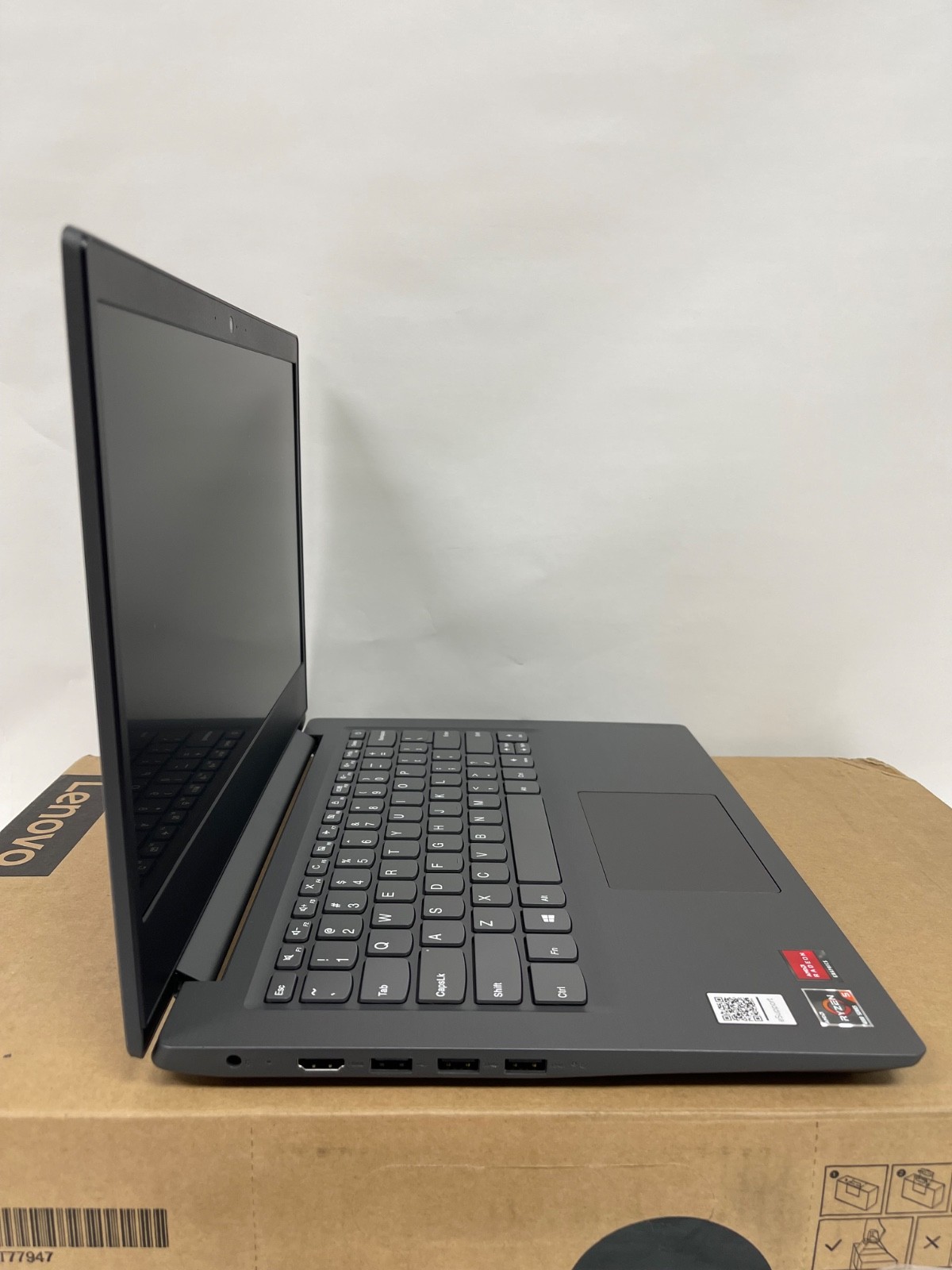 Lenovo V14-ARE 82DQ AMD Ryzen 5 4500U 2.3GHz 8GB 256GB SSD 14″ Windows 10 Pro
