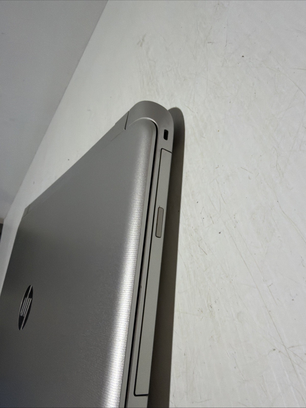 Hp Pavilion 15 Laptop i3-4030U 6gb Ram 750gb HDD Windows 10 Home No P/S