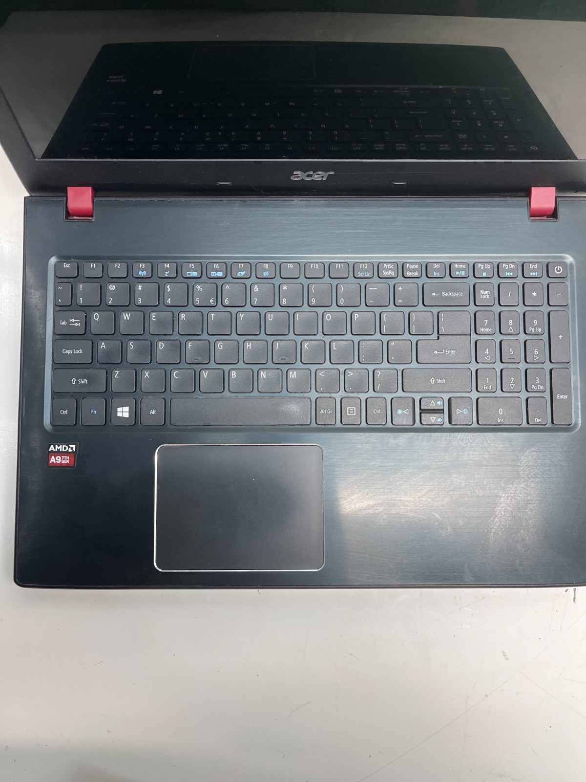 Acer Aspire E5-523 AMD A9-9410 Radeon R5 8GB NO HDD