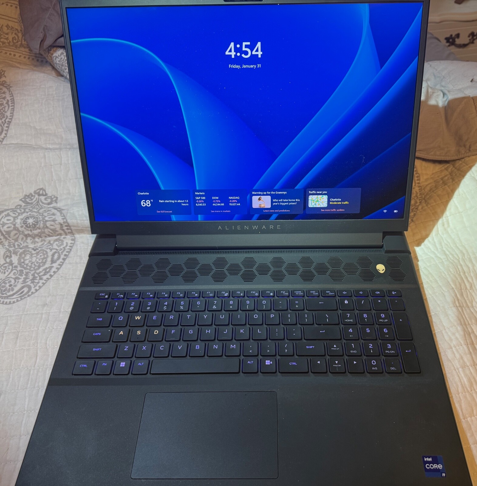 Alienware M18 R1 RTX 4090 i9-13980HX 32GB RAM 2TB HDD Mechanical Keyboard