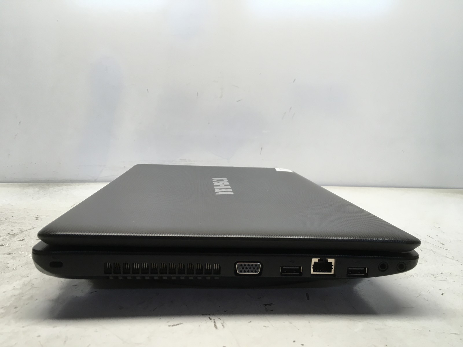 Toshiba Satellite C655D-S5300 AMD E-300 1.3GHz 4 GB NO HDD No Batt