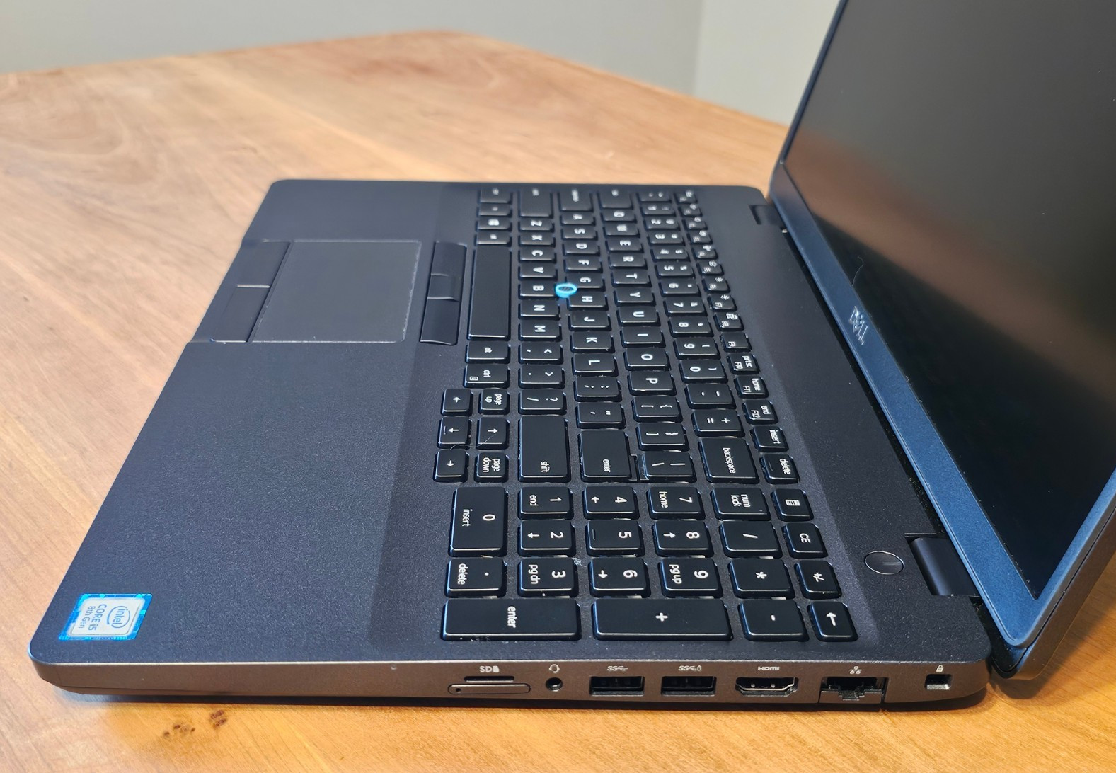 Good Dell Latitude 5500 i5-8265U 1.6GHz 8GB RAM 256GB NVMe Full HD AC & Battery