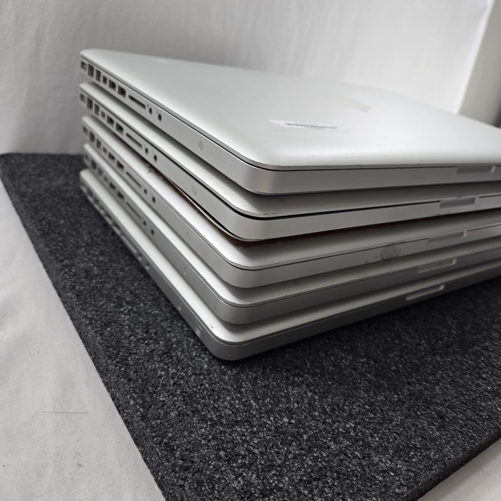 Lot of (5) Apple MacBook Pro A1286 intel i5 – Mixed condition — PARTS