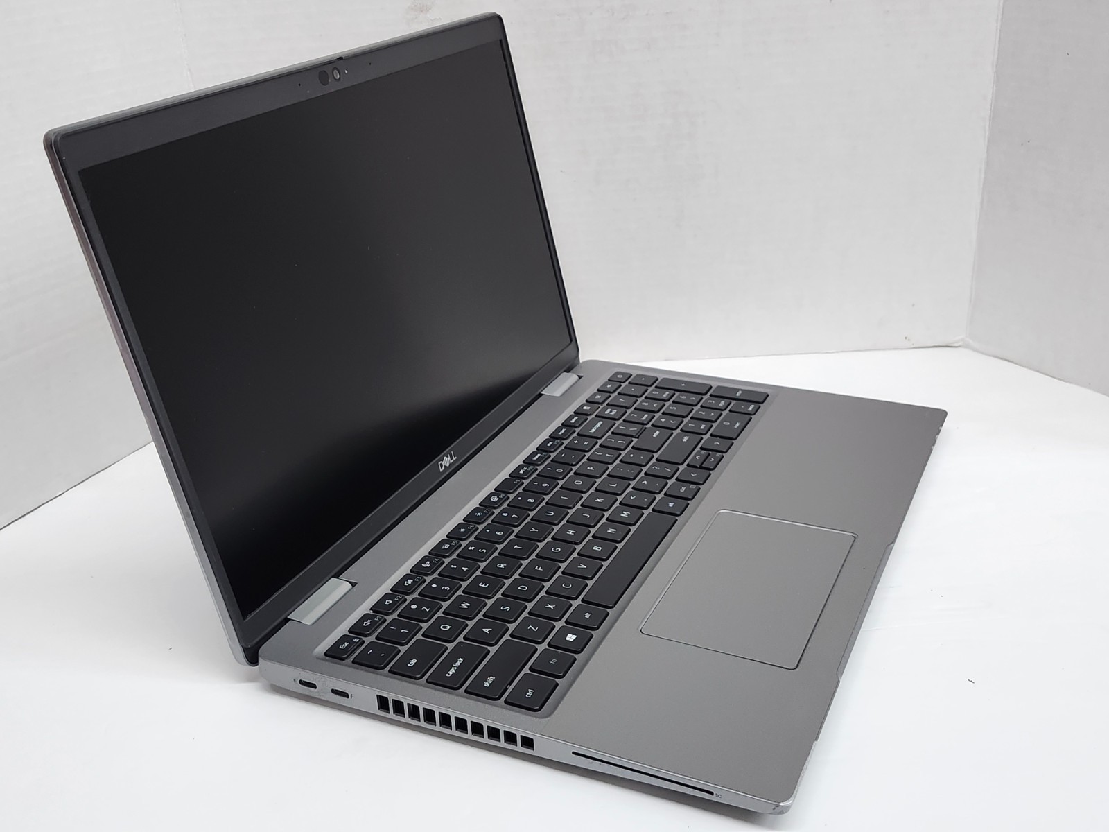 Dell Latitude 5520 Laptop – 11th Gen i5-1145G7 16GB 512GB Cam Backlit Touch Sp3