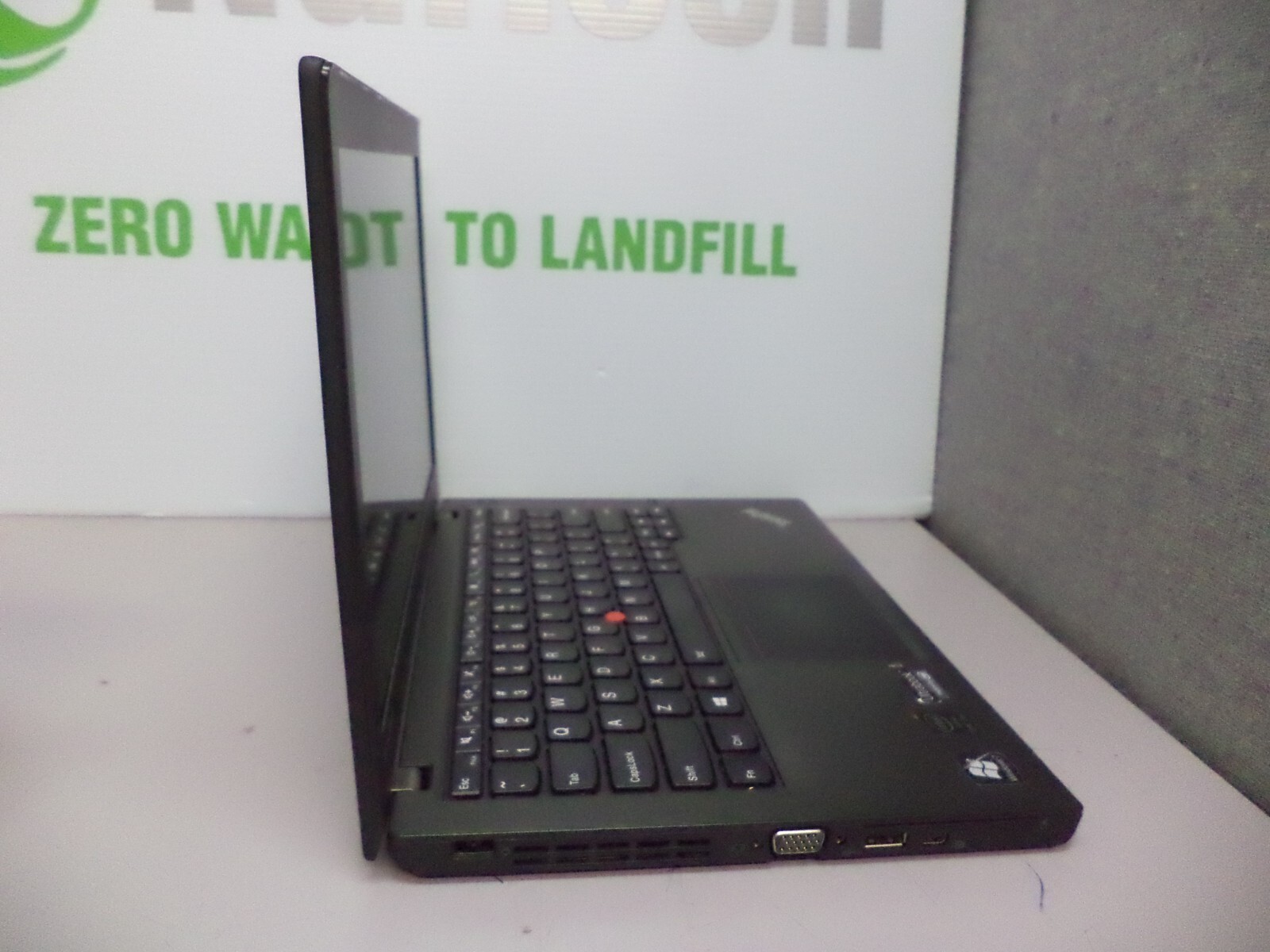 *Lenovo ThinkPad X240 12.5″ i7-4600U 2.1GHz 8GB/320GB Webcam Laptop [No OS/AC]**
