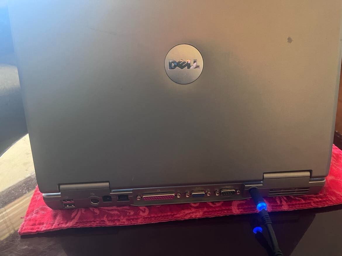 Vintage Dell Laptop Duo Windows 2000 512MB 40GB RS232 PARALLEL & Serial Com Port