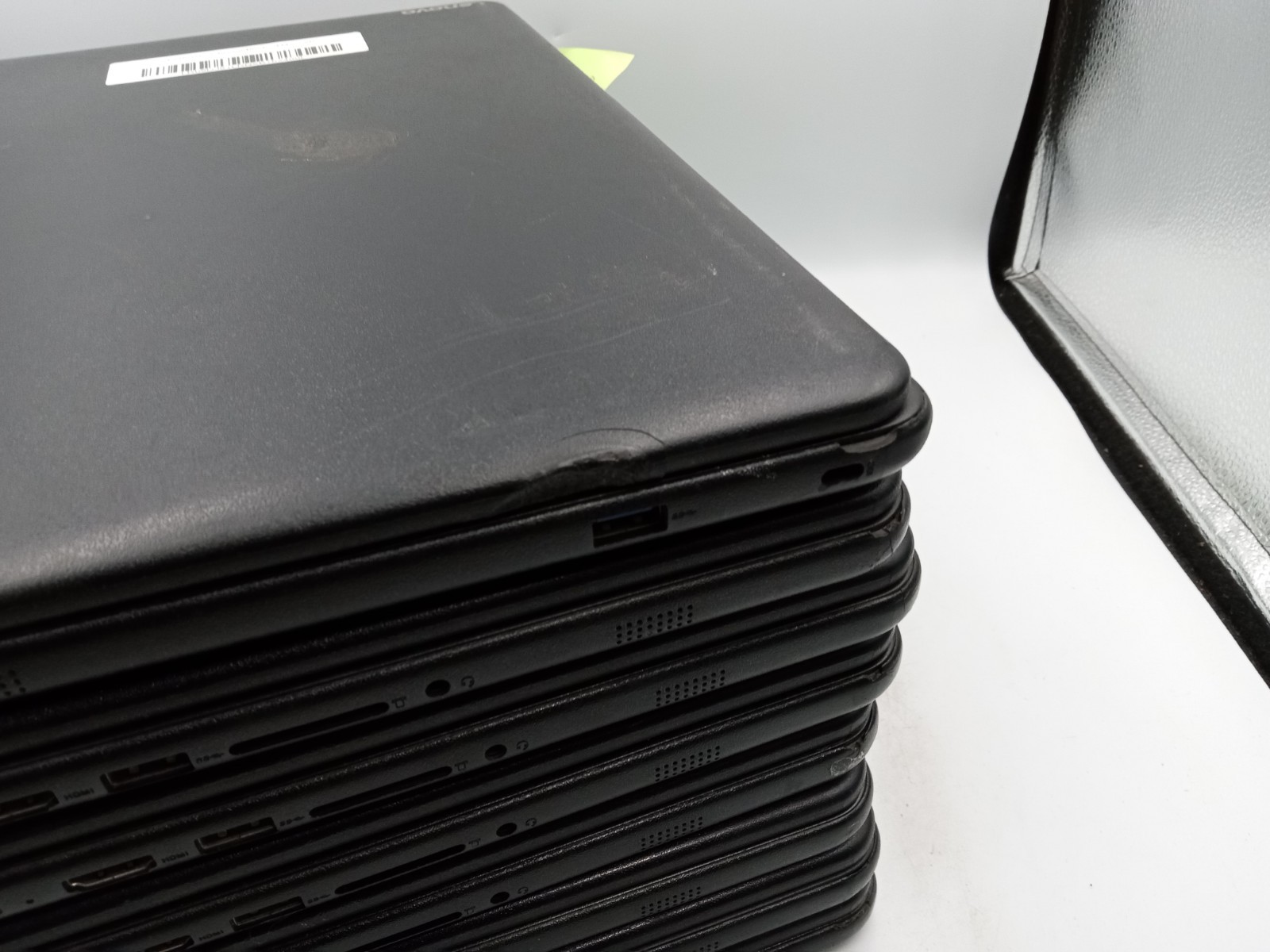 Lot of 8 – Lenovo N42-20 14″ Chromebook Laptops – FOR PARTS – VARIOUS ISSUES -RR