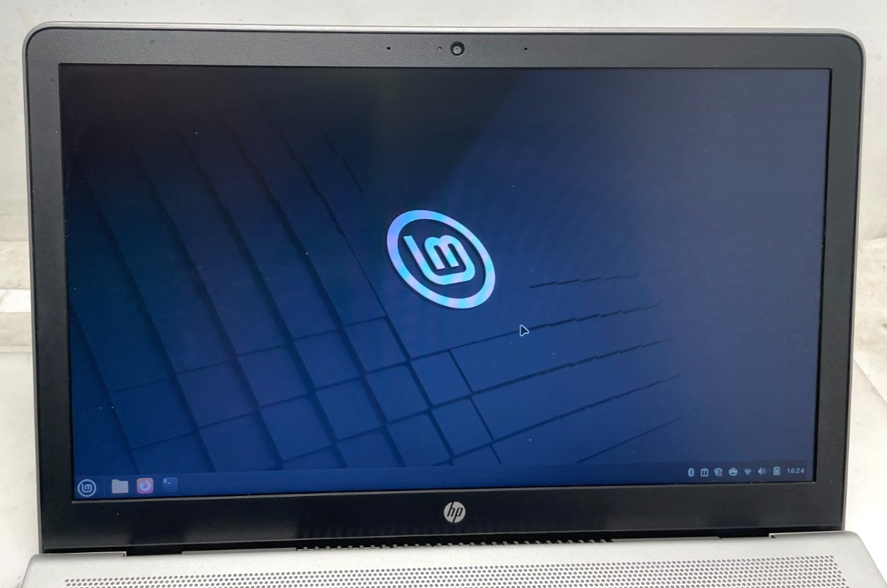 HP Pavilion 15-cc561st 15.6″ i5-7200U 8gb Ram 275gb SSD Linux OS “Good” Btry