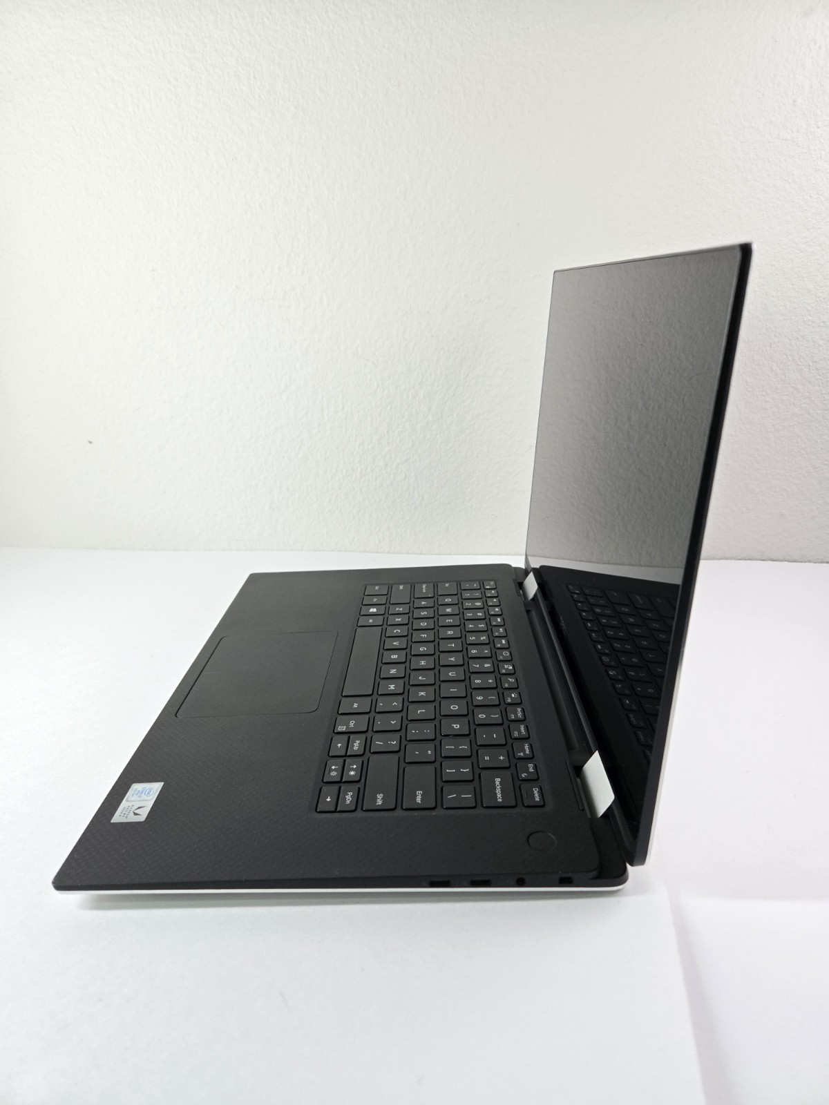 DELL Precision 5530 2-in-1 i7-8706G 3.1GHz 16Gb RAM 256Gb NVMe Touch Pro WX Vega