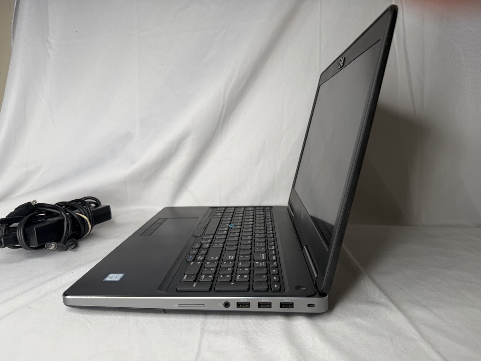 Dell Precision 7510 15.6” i7-6820HQ 16GB RAM 256GB NVMe SSD M2000M 4GB Win11Pro