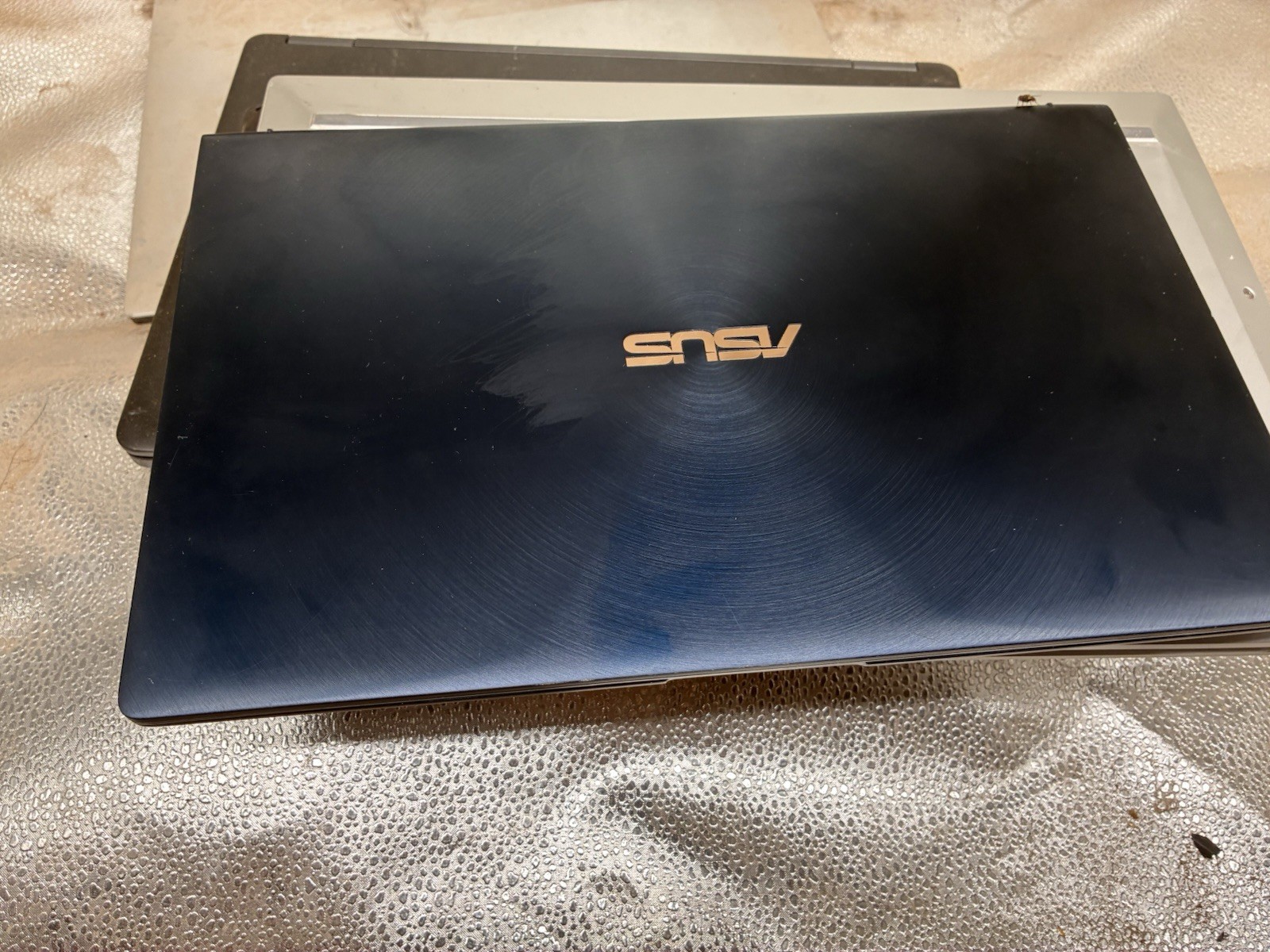 ASUS ZenBook UX433FA i7-8565U 1.80 GHz 16GB RAM 512GB SSD