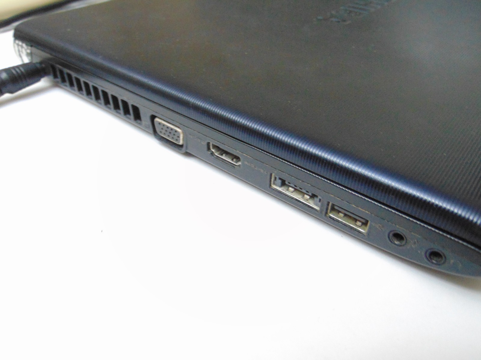 Toshiba Satellite R845-S80 Laptop i3-2310M 2.10GHZ 14″ 4GB 750GB DVD Windows 7