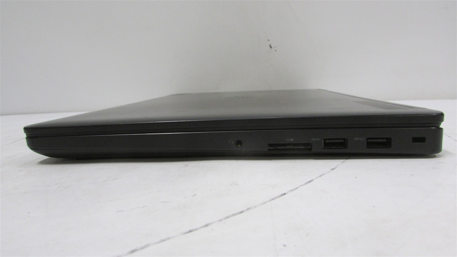 Dell Precision 3510 i7-6700HQ 2.6GHz 8GB RAM 256GB 15.6″ Windows 10 Pro SPOTS