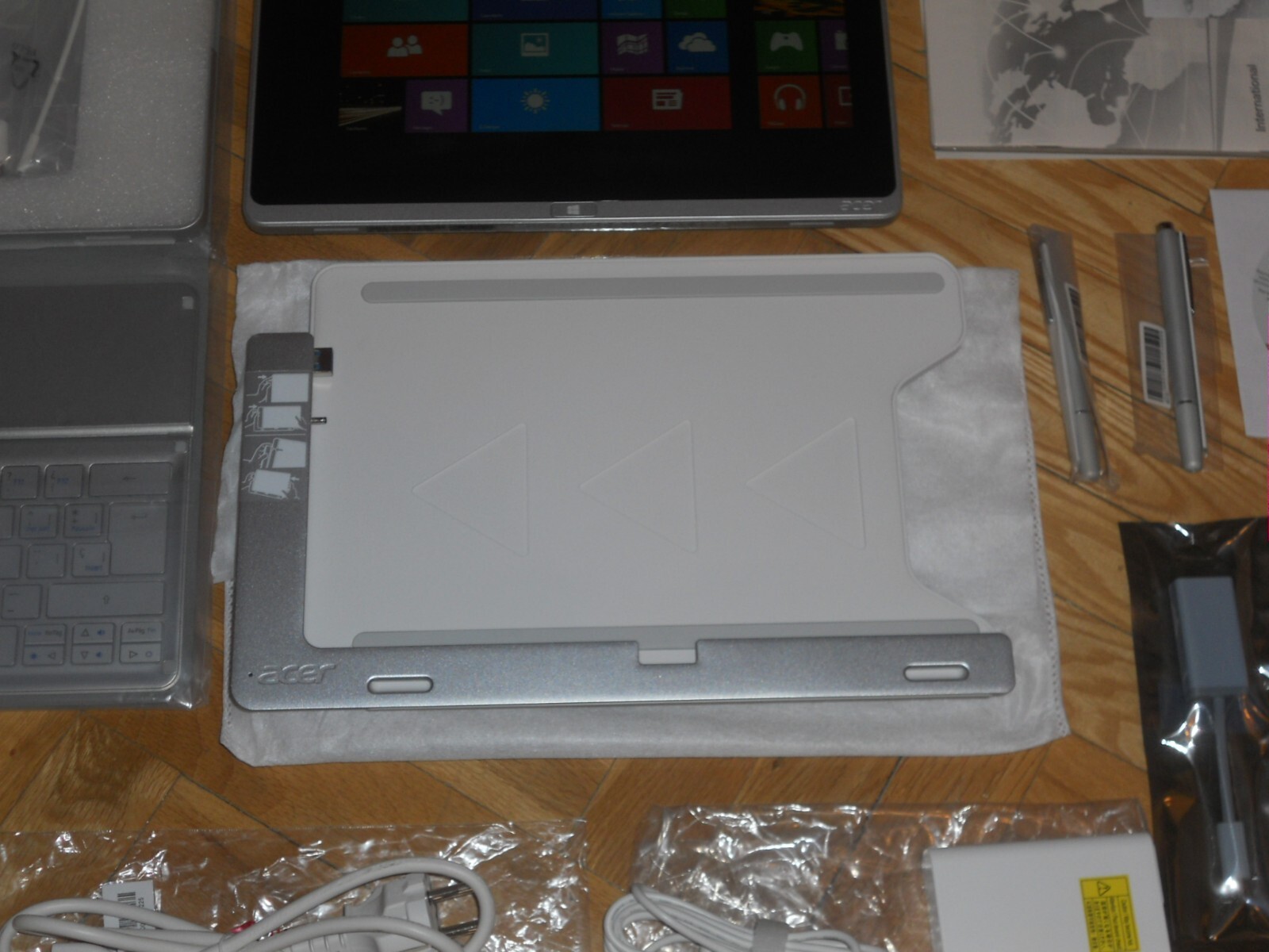 ULTRABOOK ACER TMX313-M-5333Y4G12AS TABLET PC CORE i5+ 4GB RAM+ 120GB. NEW.