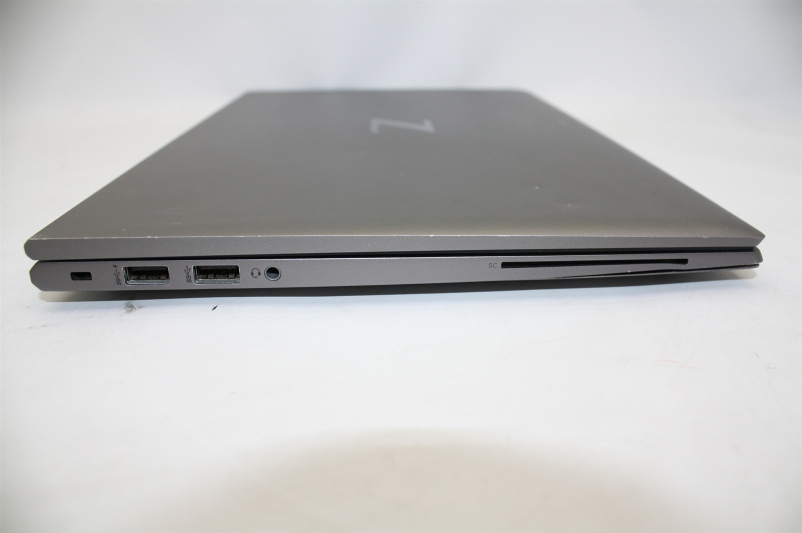 14″HP ZBook Firefly G8 i5-1145G7 2.60GHz RAM 16GB NVMe 256GB/Cosmetic issue