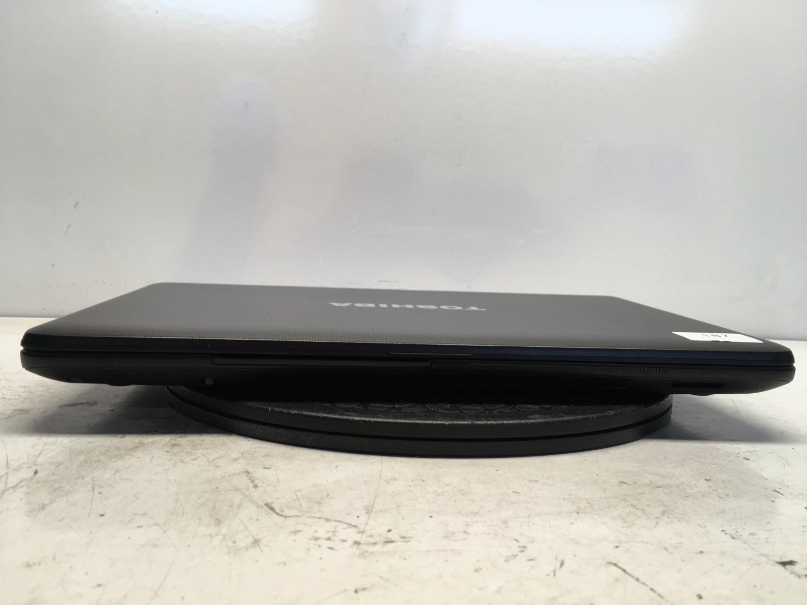Toshiba Satellite C855D-S5105 AMD E-300 1.3GHz 4 GB NO HDD
