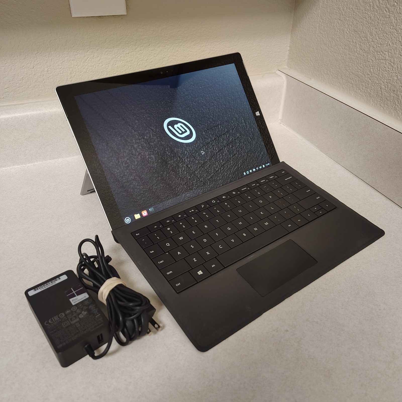 Microsoft Surface Pro 3 Touchscreen Linux Mint Laptop Tablet 128GB SSD 1440p i5