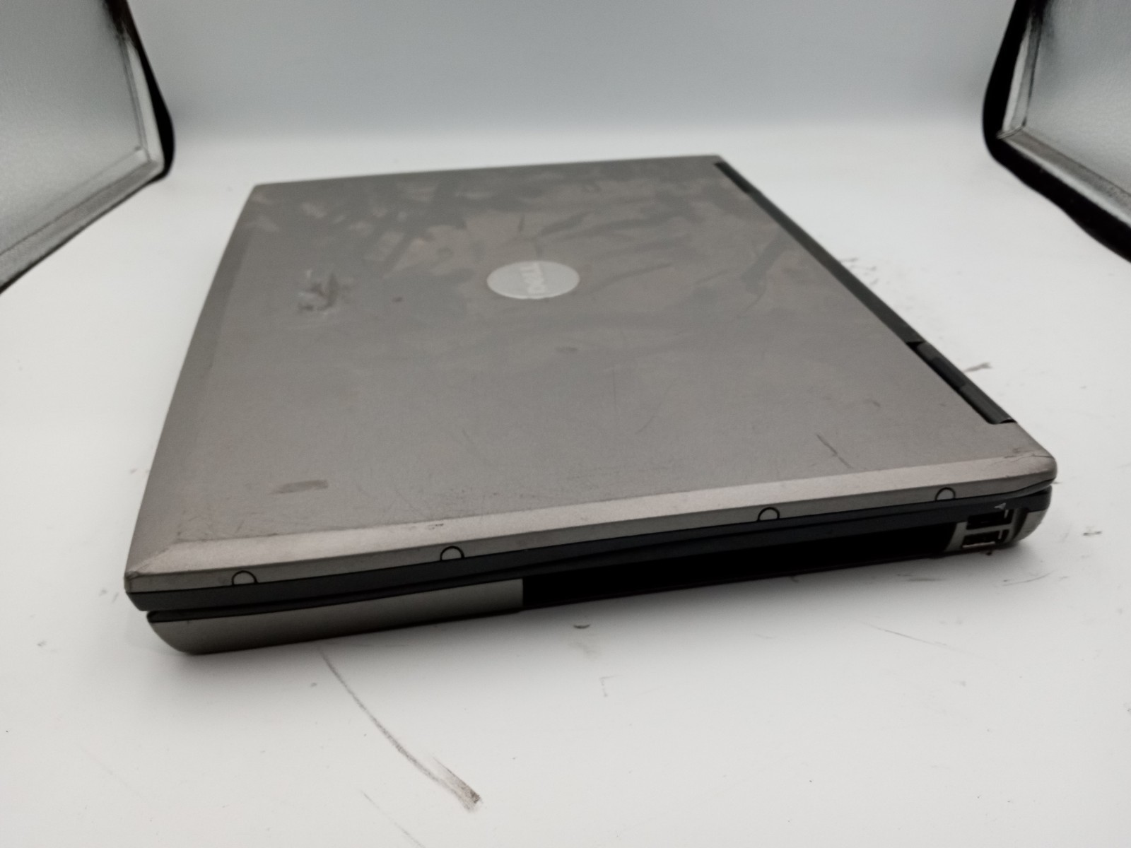 Dell Latitude D520 14″ Laptop Intel Core Duo 1.66GHz – BOOTS – BAD TOUCHPAD -RR