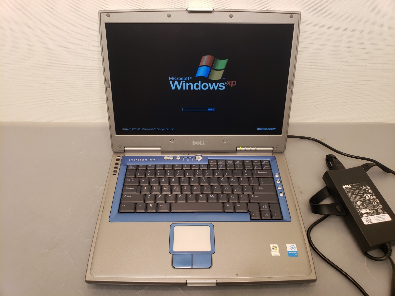 Vintage Dell Inspiron 8600 Laptop Intel M 1.4GHz 1GB 40GB WinXP 15.4″ Bright!