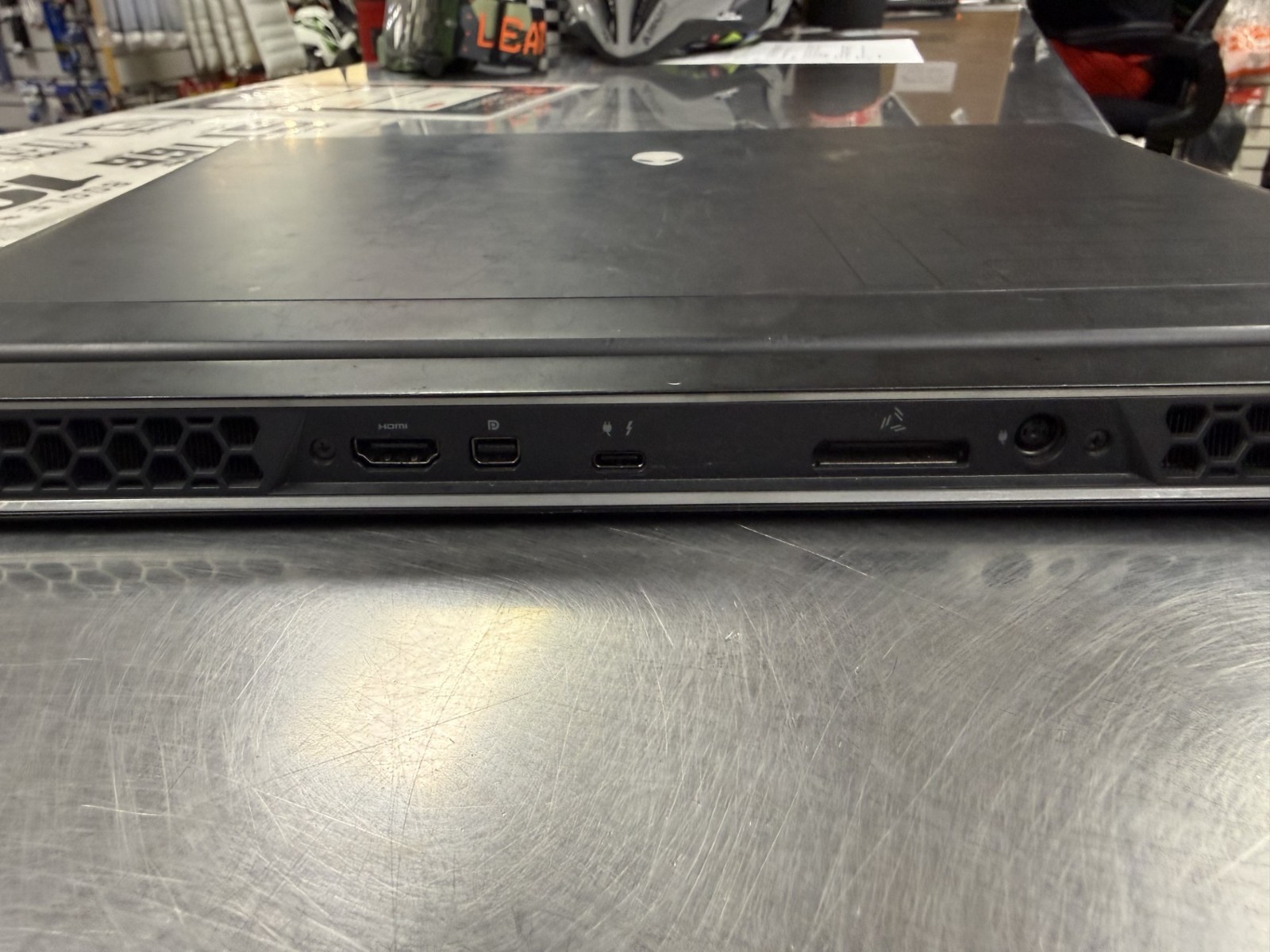 Alienware M15 R7 15.6″ (1TB SSD, AMD Ryzen 7, 16GB RAM, NVIDIA GeForce RTX 3070
