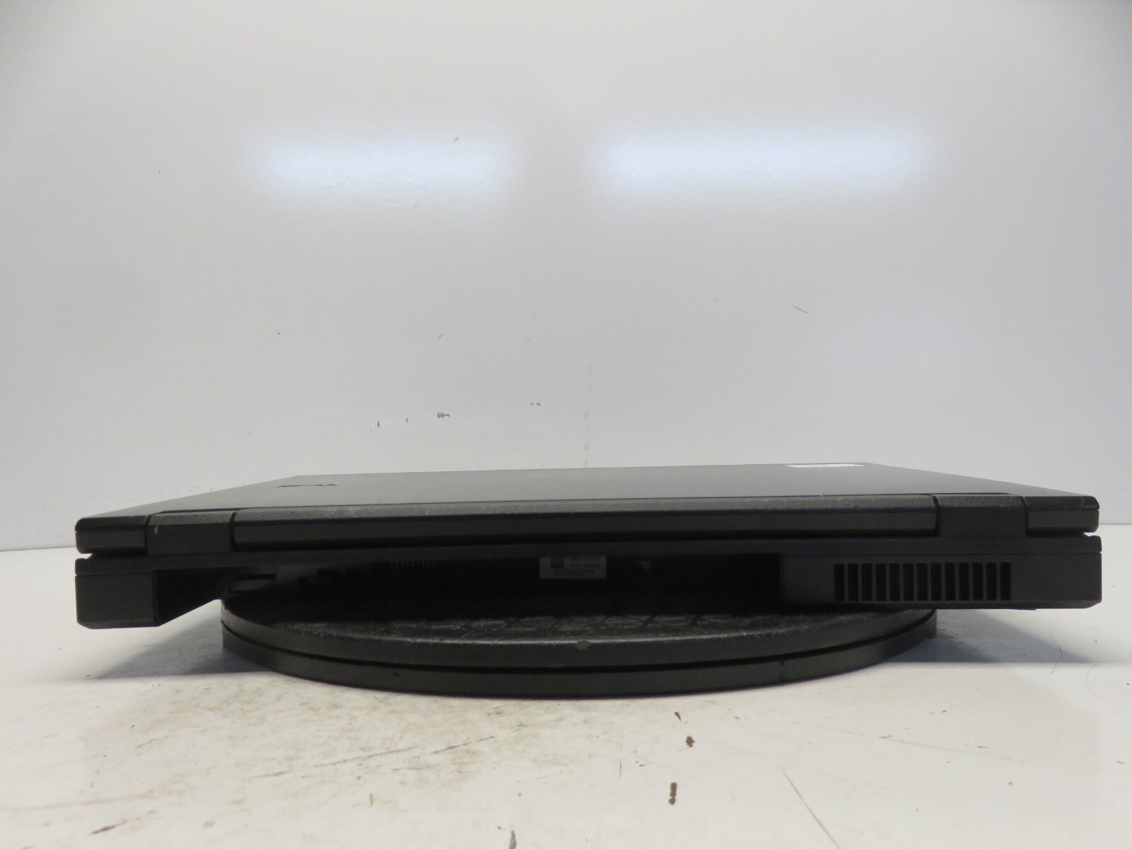 Dell Latitude E5400 Intel Core 2 Duo P8400 2.26GHz 4 GB NO HDD No Batt