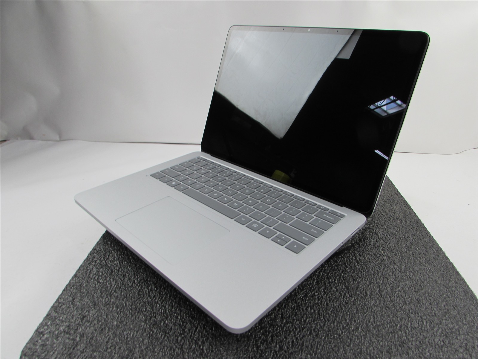 Microsoft Surface Laptop Studio 1964 i7-11370H 1TB SSD 32GB RTX A2000 *No A/C*