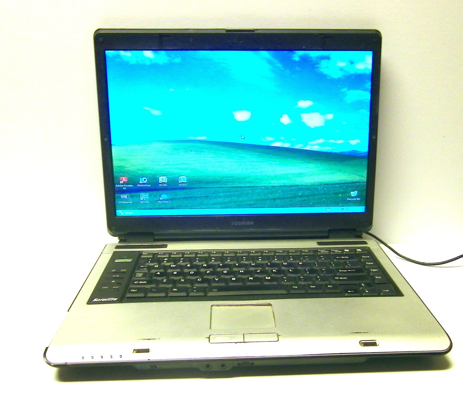 Toshiba Satellite A135-S2256 – Windows XP Pro/1.73ghz CPU/2 GB/160GB HD/Charger