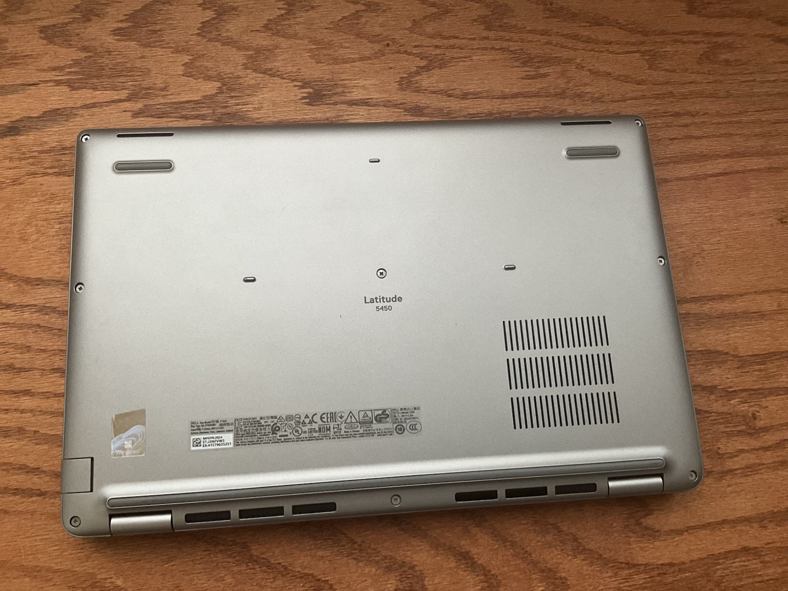 Dell Latitude 5450 Ultra 5 135U 1.6GHz 16GB DDR5 256GB SSD WIN11PRO 14″ Laptop