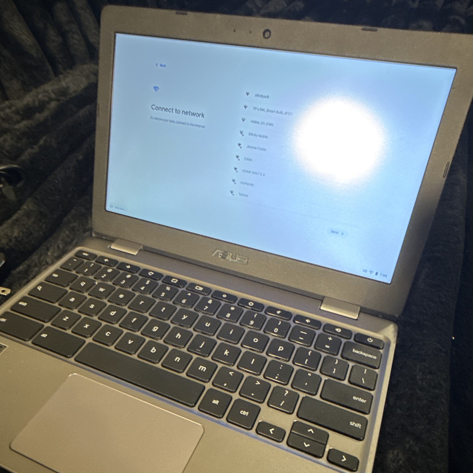 ASUS Chromebook 11.6″ Silver Intel Celeron 4GB 32GB eMMC Chrome OS Charger