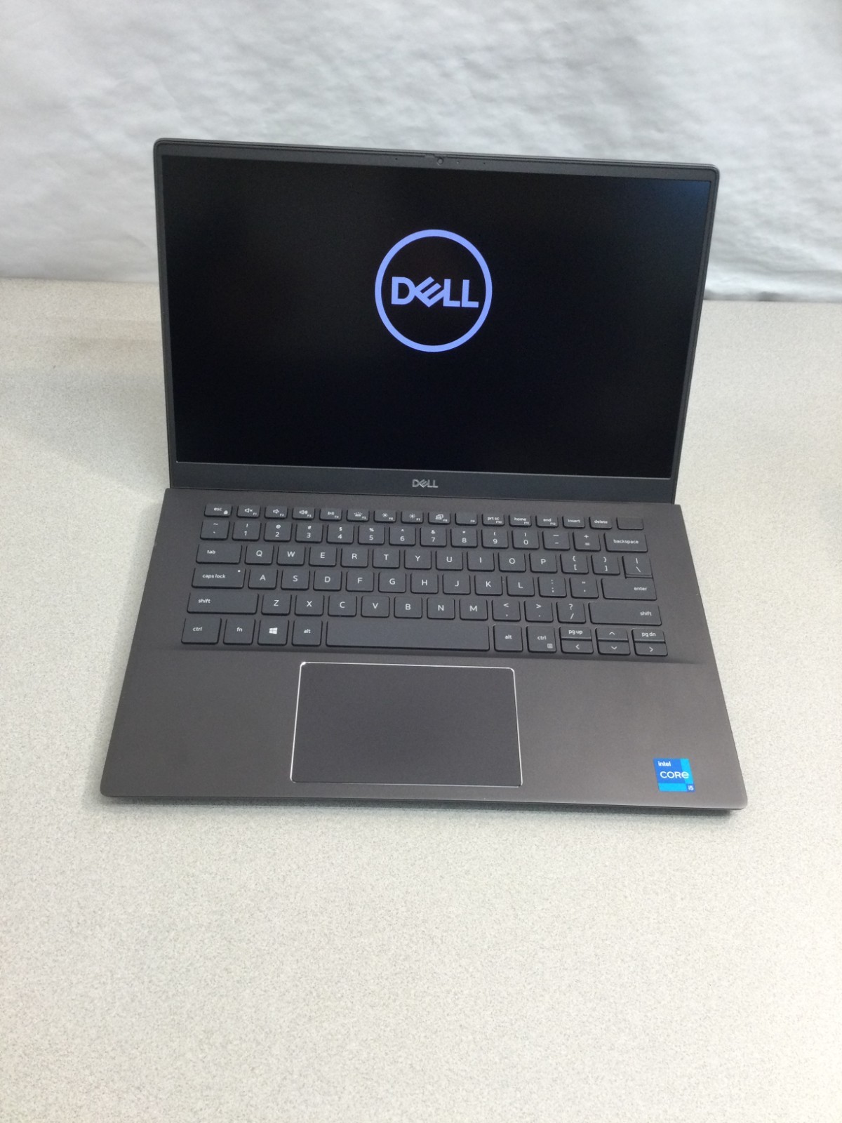 **AS-IS**Dell Vostro 5402 14″ core i5 11th gen 8GB RAM /NO SSD /PARTS OR REPAIR!