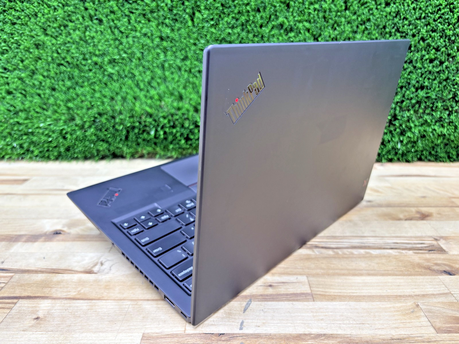 Lenovo ThinkPad X1 Carbon Gen 6 Intel i7-8th Gen 16GB RAM 256GB SSD Win 11 Pro*