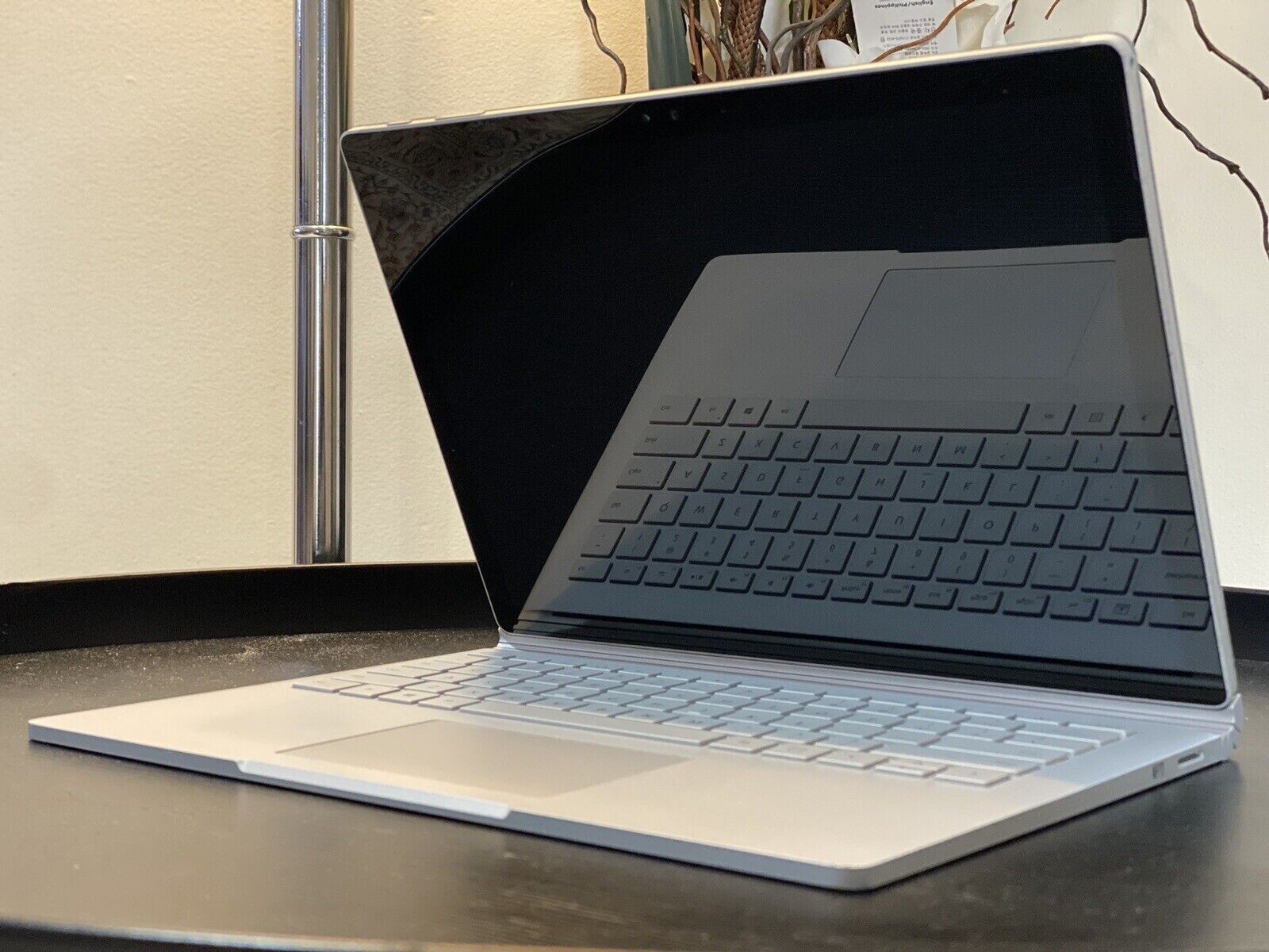 Microsoft Surface Book 13.5″ Touch i5-6300U| 2.40GHz 8GB RAM| 128GB SSD Win10Pro