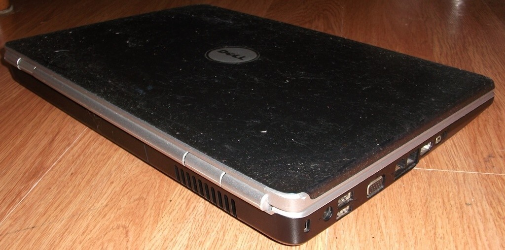 DELL Inspiron 1525 Laptop Boots To Windows 7; Comes with Charger; 2GB RAM, T3200