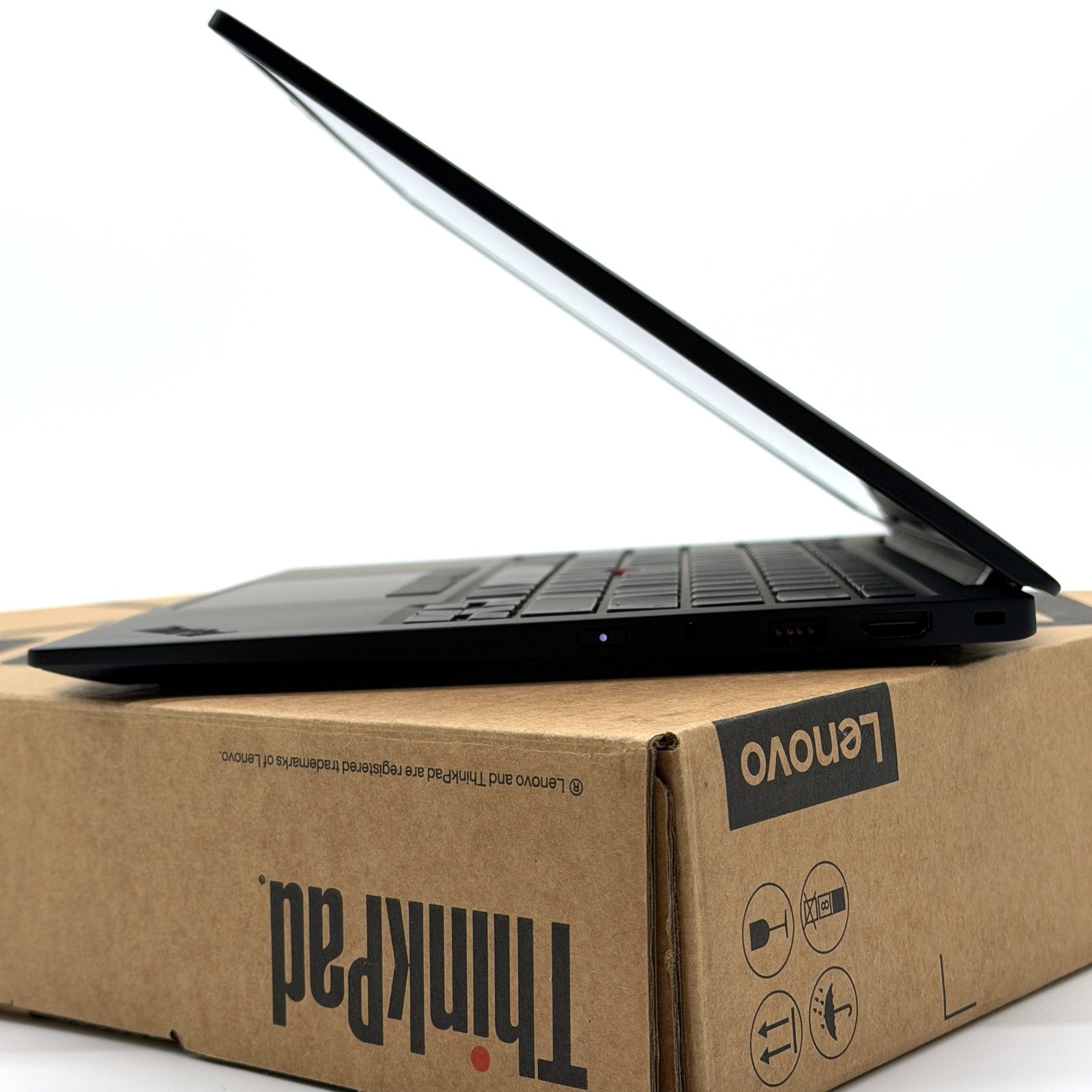 OPEN BOX Lenovo ThinkPad X1 Carbon 14 4.8 GHz Ultra 7 155U 32GB 1TB SSD – Touch
