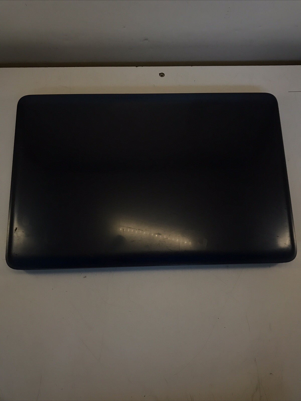 HP 2000 Notebook AMD E-300 APU Radeon HD 1.30GHz 4GB Ram No HDD Boot to BIOS