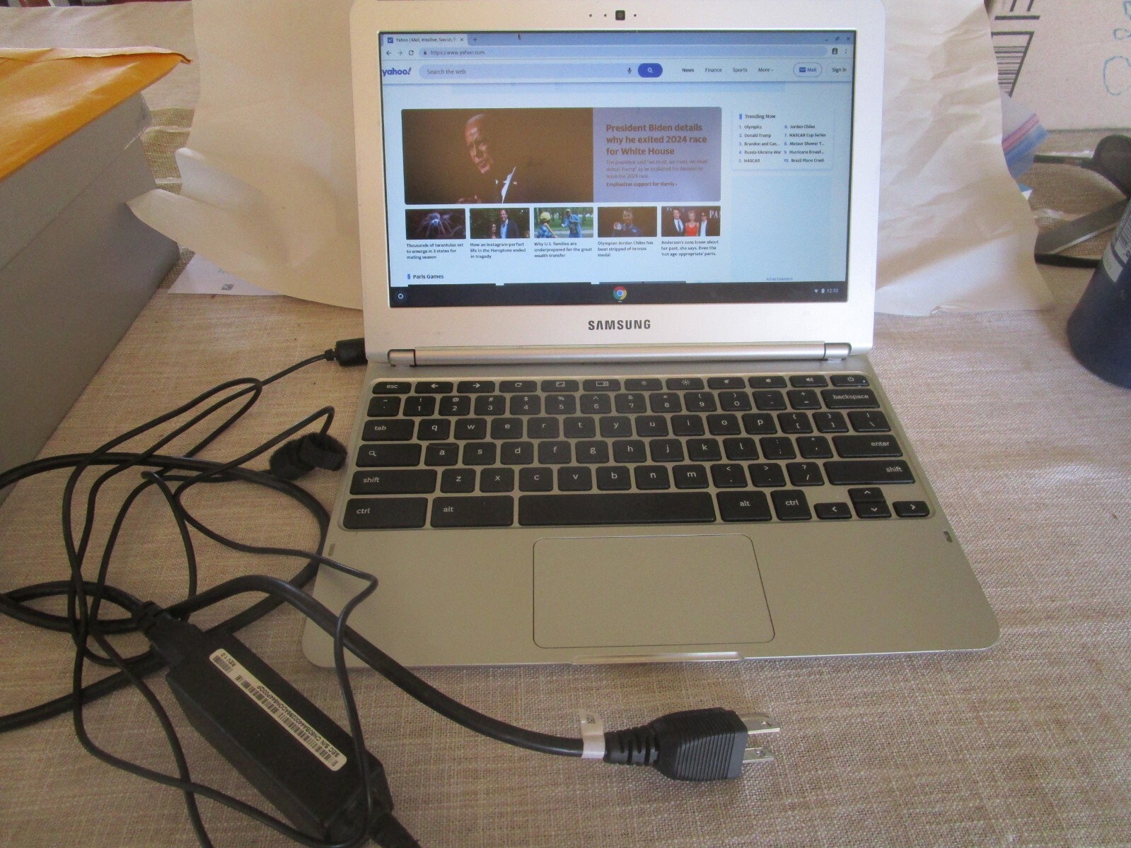 Samsung Laptop Chromebook XE303C12-A01US Dual-Core 1.7GHz 2GB 16GB w/charger