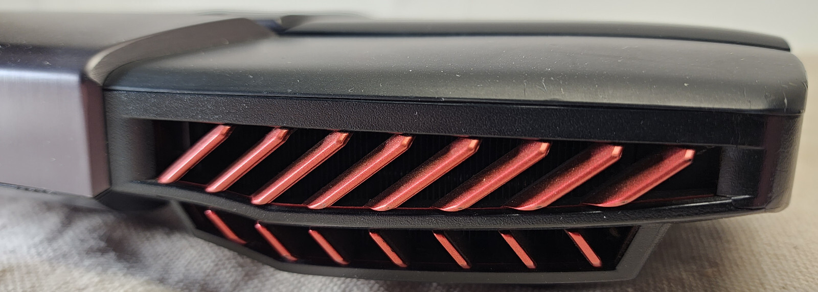 ROG Black Red Gaming Laptop 17″ ASUS G751J i7-4710HQ 2.50 GHz GTX980M 1TB HD 24G
