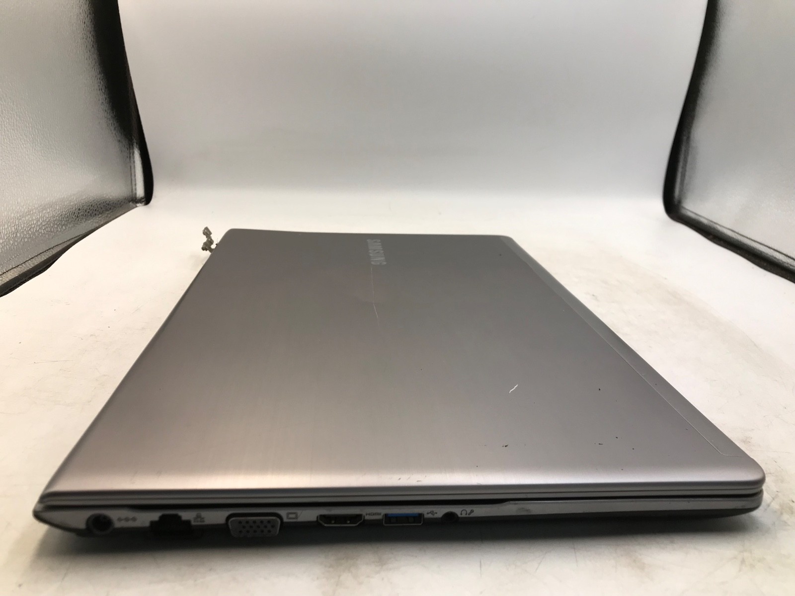 Samsung 510R Intel Core i7-3537U 15″ Laptop -BOOTS/BROKEN DISPLAY & HINGE- MZ